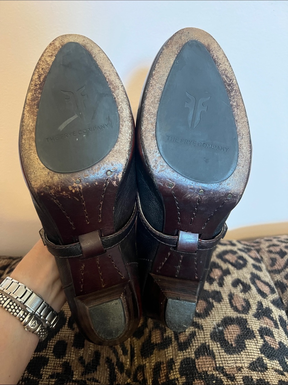 FRYE AND CO. Two-Tone oxblood brown Lois T-Strap Leather wedge heels size 8. - Picture 6 of 9